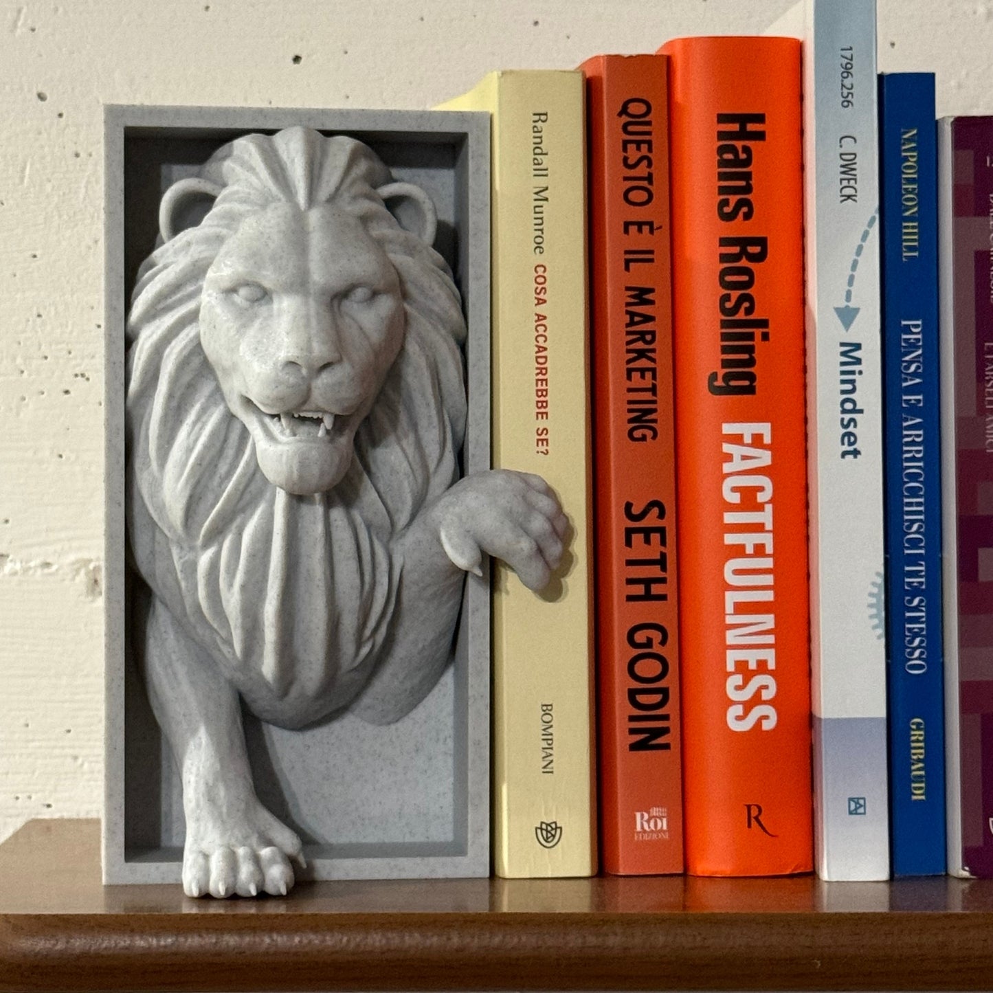 Ferma Libri Leone | Design Tridimensionale e Elegante | Geoka