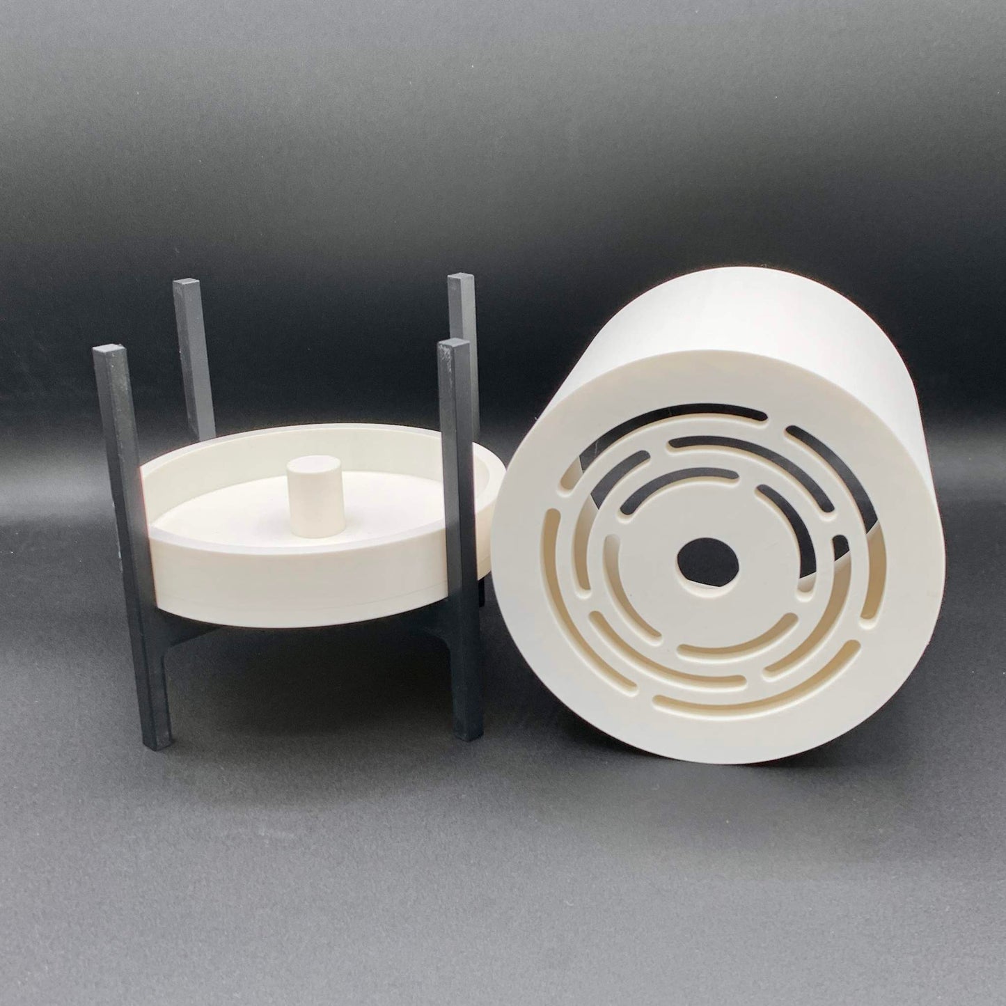 Portavaso liscio con piedi - Design Minimalista e Moderno | Geoka