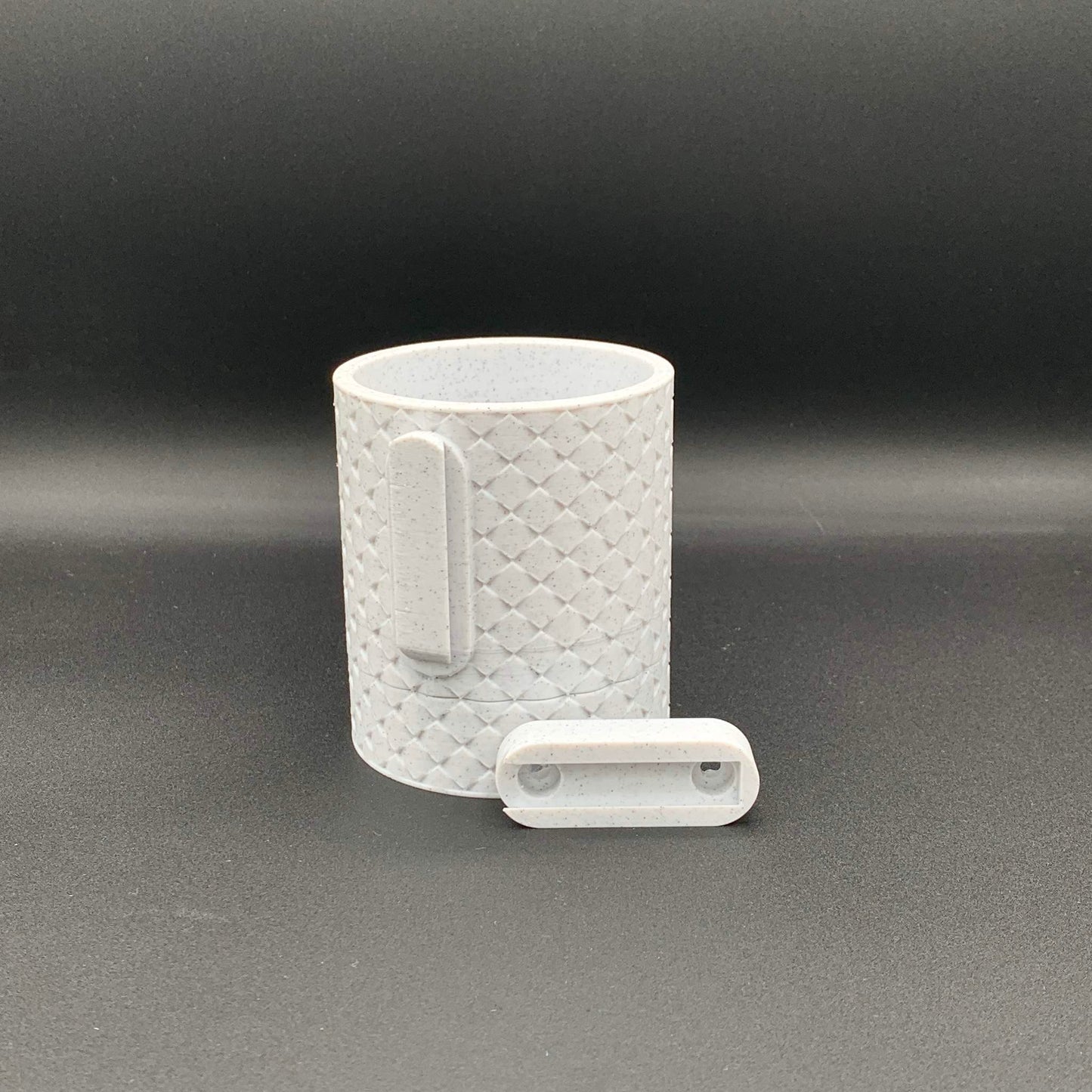 Portavaso piccolo a rombi da Muro in 3D di Geoka color roccia che mostra l'attacco al muro.